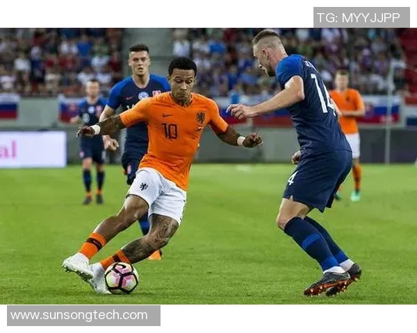 徐虹突入禁区打门被门将扑出 蓉城半场唯一攻势未果